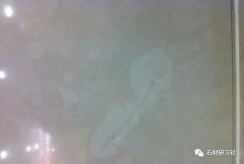 人造石光澤度降低或劃痕的修復方法